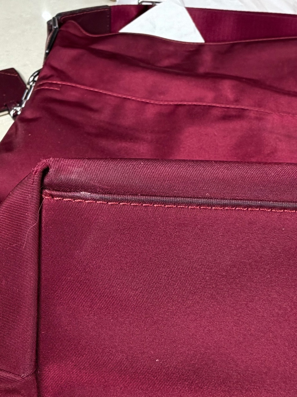 Tumi Voyager Plum Nylon Shoulder Bag, Leather Trim, 6 Pockets,Adjustable Strap - Picture 12 of 12